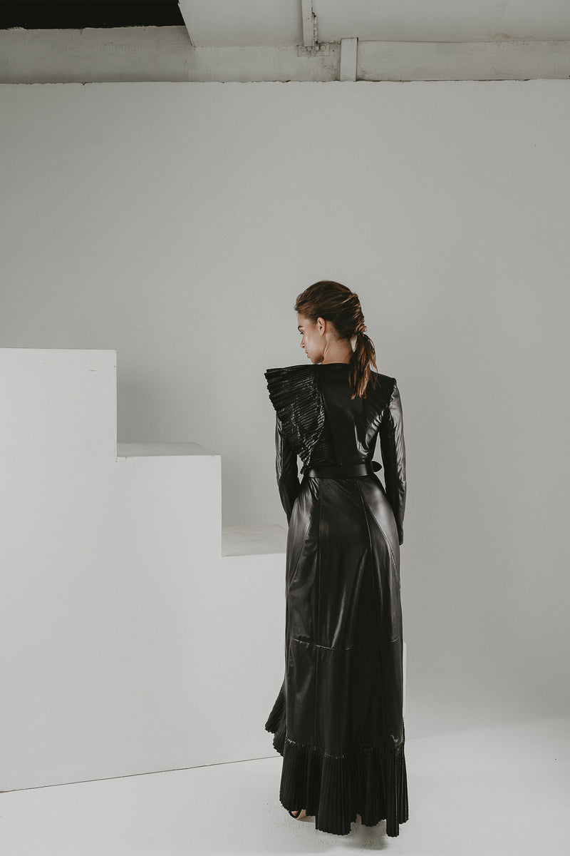 Seducer gown in thin leather and pleated python leather couture