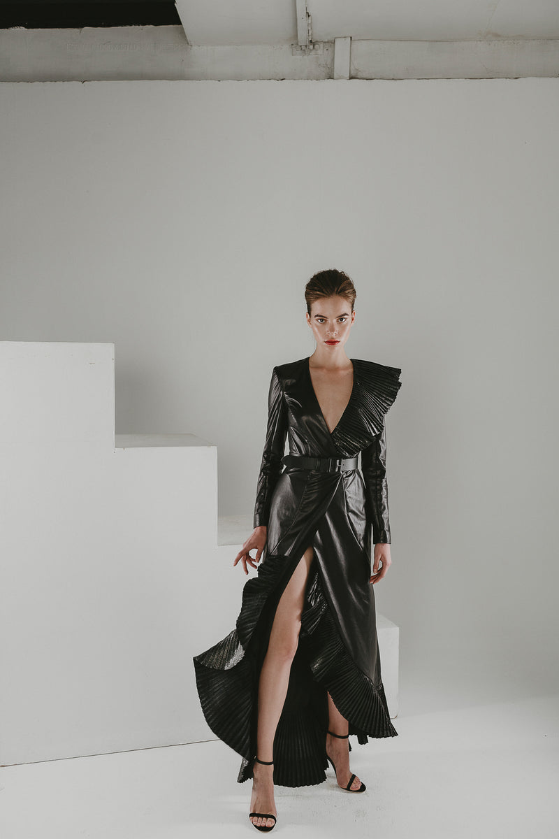Seducer gown in thin leather and pleated python leather couture